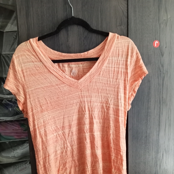 Woman's shirt - Picture 1 of 2